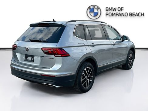 Used 2021 Volkswagen Tiguan SE w/ Panoramic Sunroof Package image 7