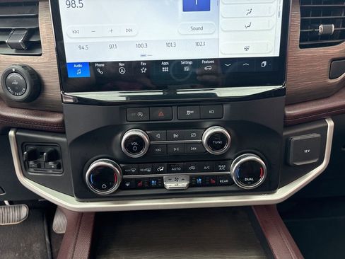 Used 2023 Ford Expedition Max Limited image 16