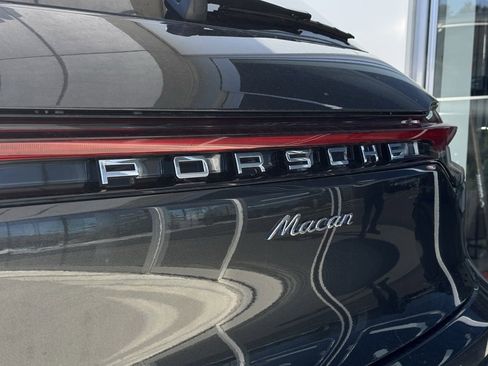 Used 2025 Porsche Macan image 17