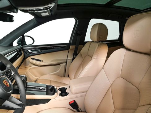 New 2026 Porsche Macan AWD/4WD image 5