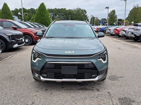 New 2025 Kia Niro EX Touring image 2