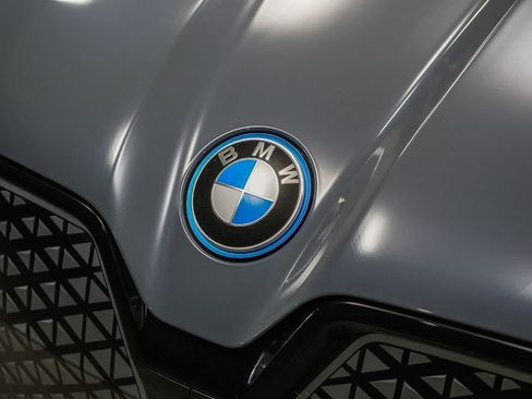 Used 2023 BMW iX xDrive50 w/ Sport Package AWD/4WD image 6