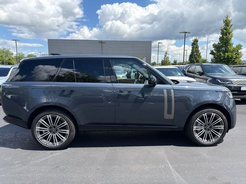Used 2025 Land Rover Range Rover SE AWD/4WD image 5