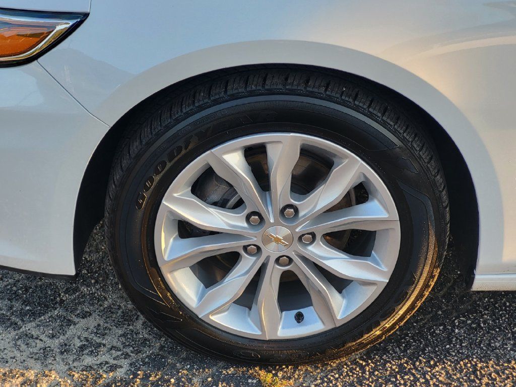 Used 2025 Chevrolet Malibu LT FWD image 7
