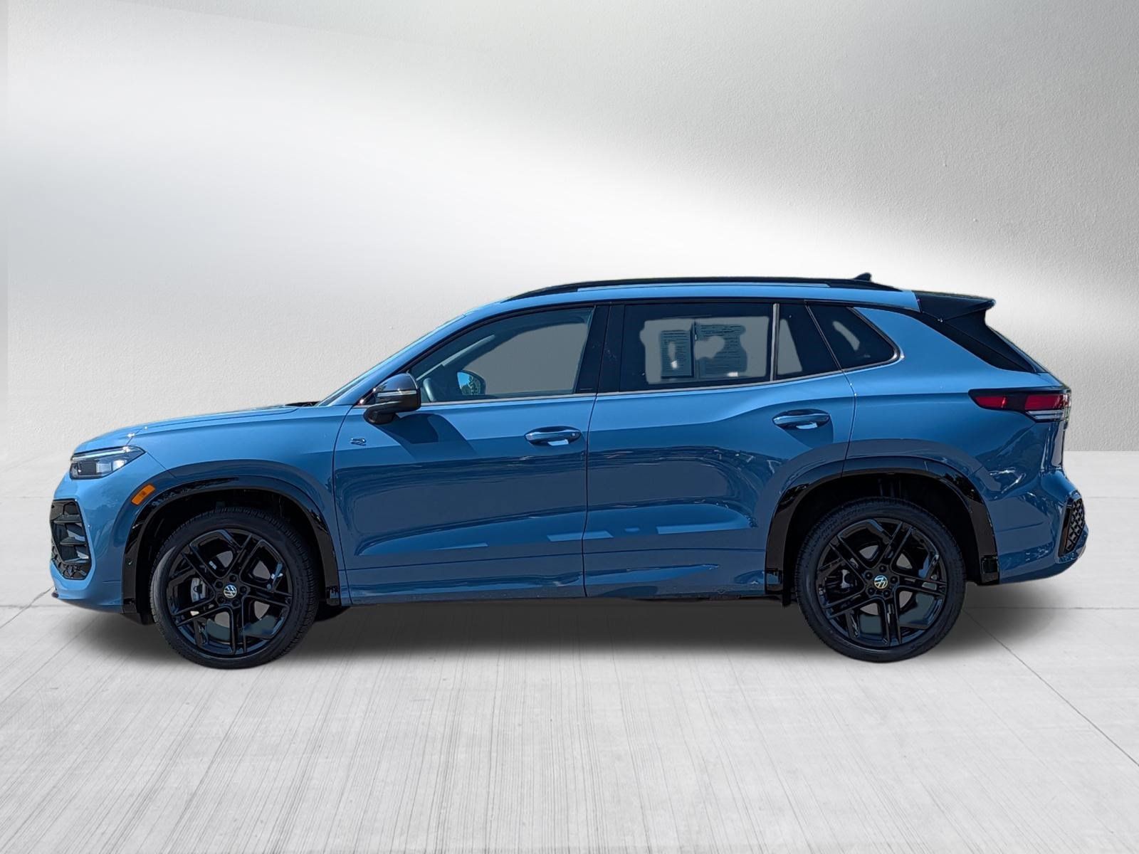 Certified 2026 Volkswagen Tiguan SE R-Line AWD/4WD image 4