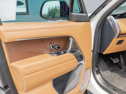 Used 2024 Land Rover Range Rover Long Wheelbase Autobiography image 75