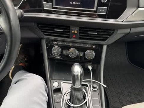 Used 2019 Volkswagen Jetta R-Line image 22