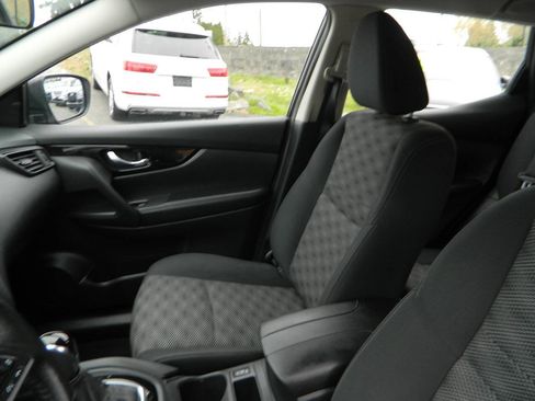 Used 2018 Nissan Rogue Sport SV w/ SV Technology Package image 13