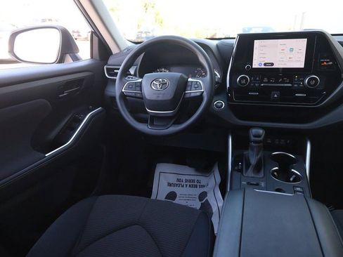 Used 2023 Toyota Highlander L image 22