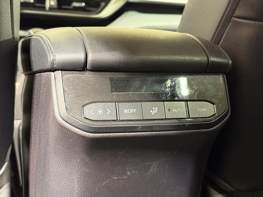 Used 2022 Toyota Highlander XLE AWD/4WD image 22