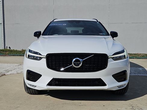 Used 2021 Volvo XC60 T6 R-Design image 2