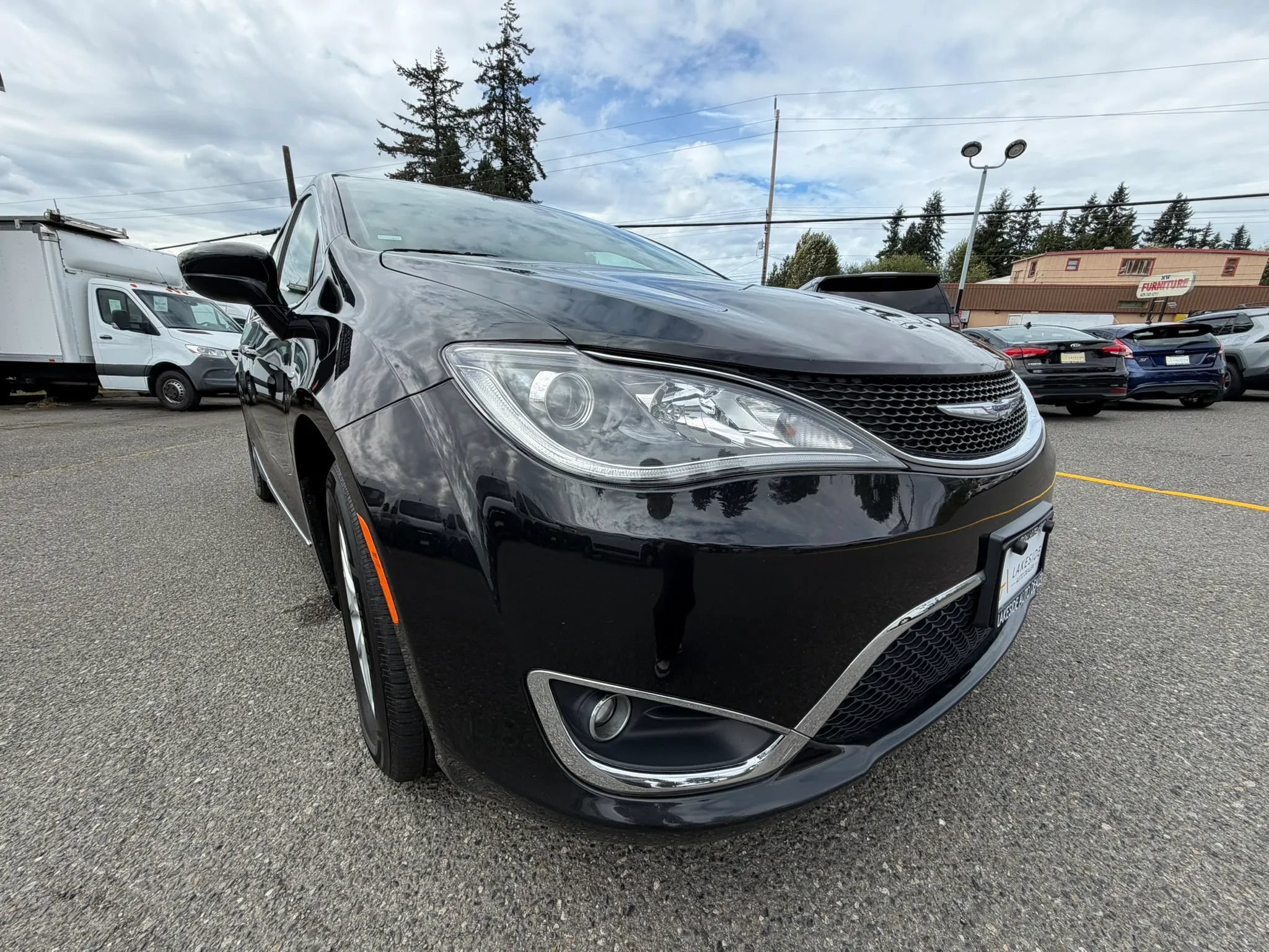 Used 2020 Chrysler Pacifica Touring-L FWD image 5