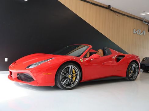 Used 2019 Ferrari 488 Spider RWD image 37