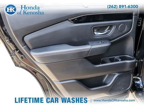 Certified 2025 Honda Pilot TrailSport image 24