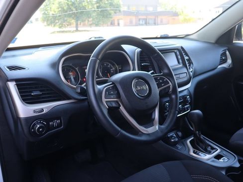 Used 2016 Jeep Cherokee Latitude AWD/4WD image 15
