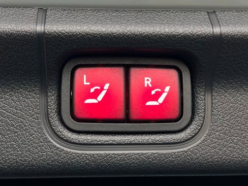 Used 2023 Mercedes-Benz EQE 500 4MATIC Sedan image 32