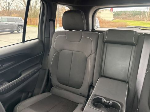 Used 2025 Jeep Grand Cherokee Laredo X image 14