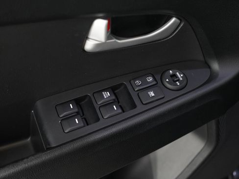 Used 2013 Kia Sportage LX FWD image 19