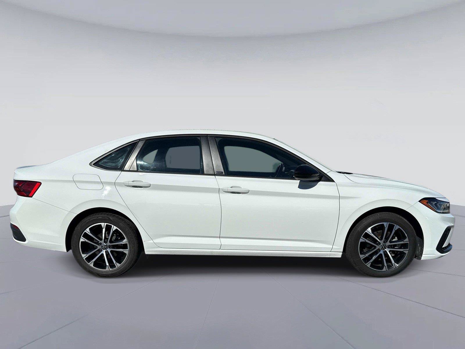 Used 2025 Volkswagen Jetta Sport FWD image 2
