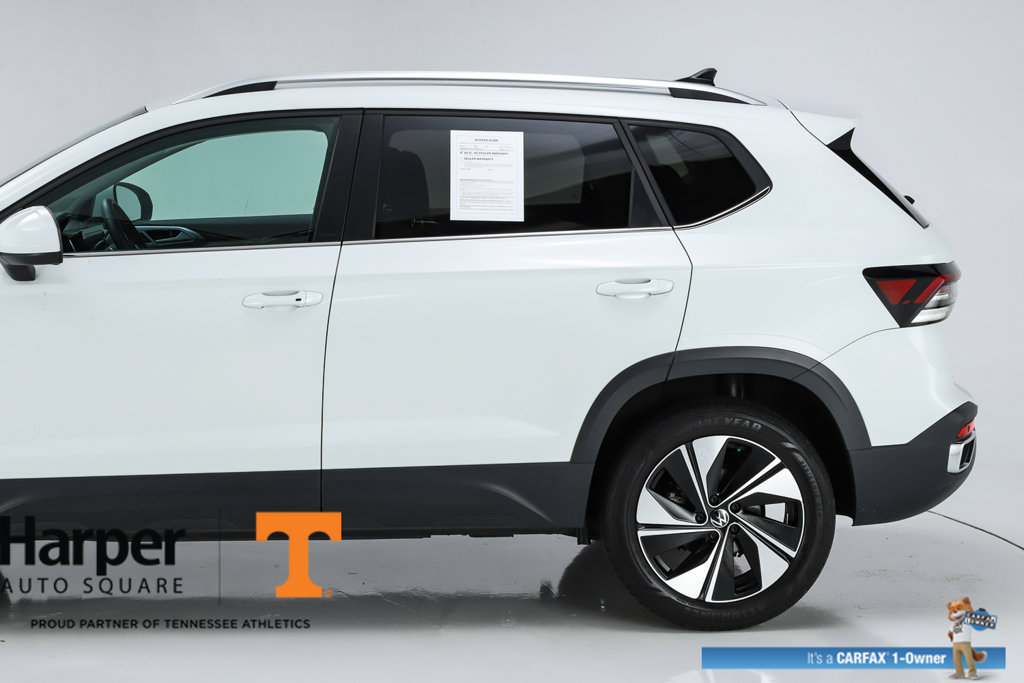 Used 2025 Volkswagen Taos SE w/ Panoramic Sunroof Package AWD/4WD image 4