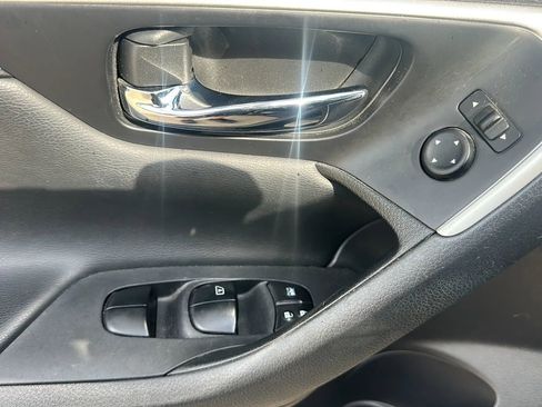 Used 2017 Nissan Altima 2.5 SR w/ Midnight Edition Package FWD image 11