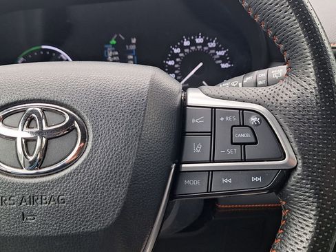 Used 2023 Toyota Sienna XSE w/ XSE Plus Package image 16