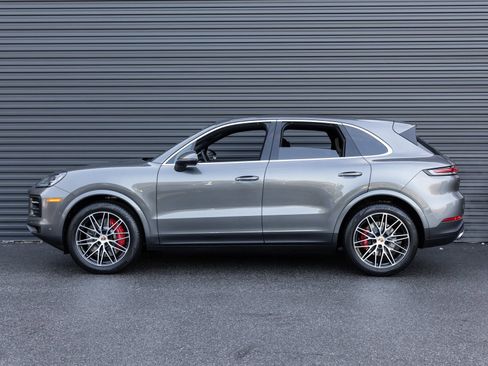 New 2026 Porsche Cayenne S image 2