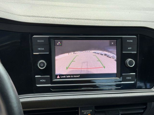 Used 2023 Volkswagen Jetta SE w/ Panoramic Sunroof Package FWD image 16