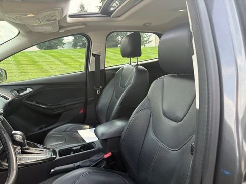 Used 2017 Ford Focus Titanium FWD image 5