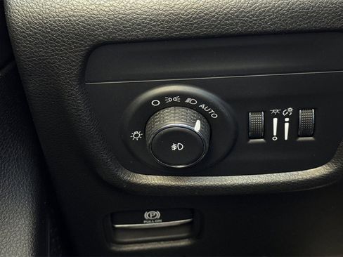 Used 2024 Jeep Grand Cherokee Limited image 38