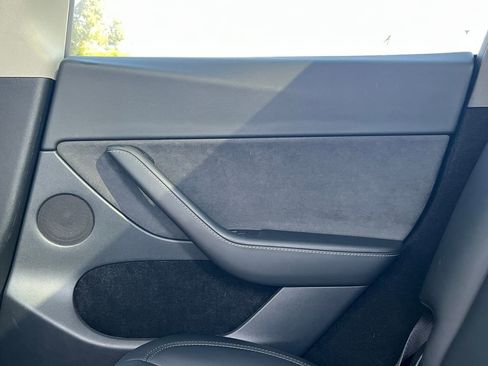 Used 2023 Tesla Model Y Long Range AWD/4WD image 19