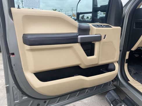 Used 2019 Ford F250 XLT w/ XLT Premium Package image 18
