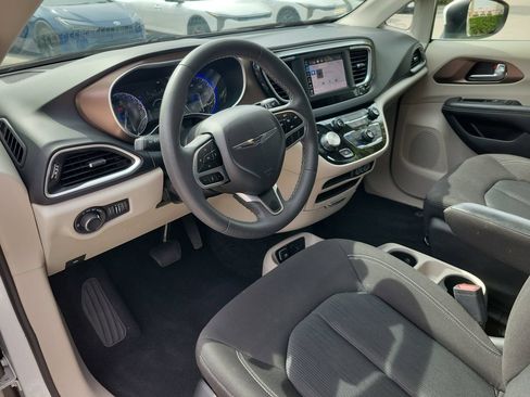 Used 2023 Chrysler Voyager LX FWD image 13