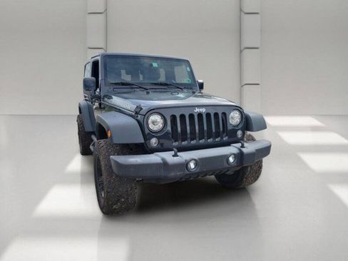 Used 2017 Jeep Wrangler Rubicon w/ Power Convenience Group AWD/4WD image 3