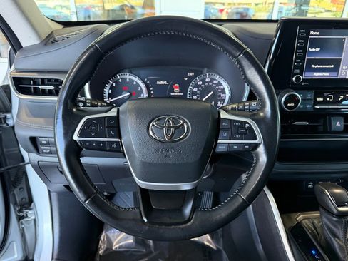 Used 2022 Toyota Highlander XLE image 24