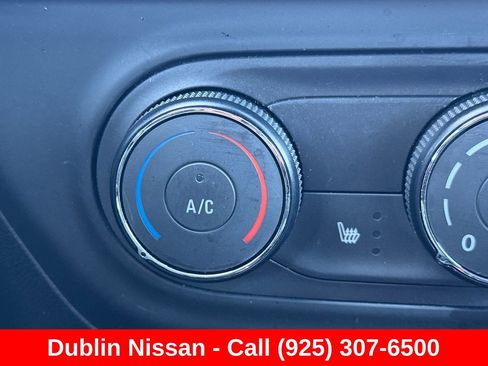 Used 2025 Chevrolet Trax RS FWD image 30