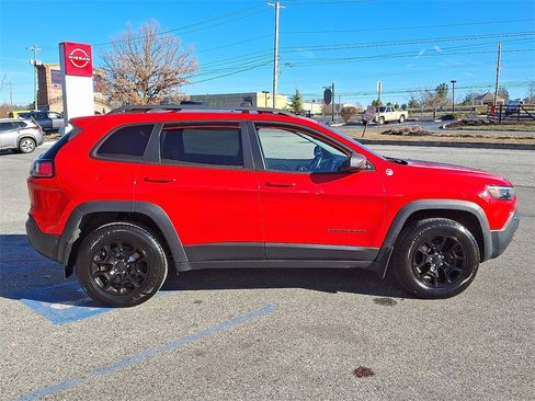Used 2019 Jeep Cherokee Trailhawk image 7