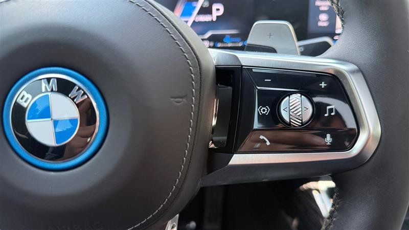 Used 2025 BMW 750e xDrive w/ Executive Package AWD/4WD image 45