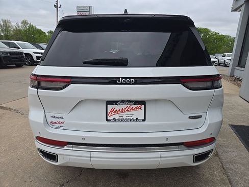 Used 2022 Jeep Grand Cherokee Summit AWD/4WD image 10