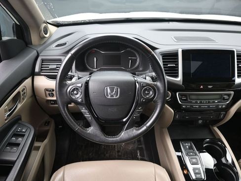 Used 2016 Honda Pilot Touring image 22