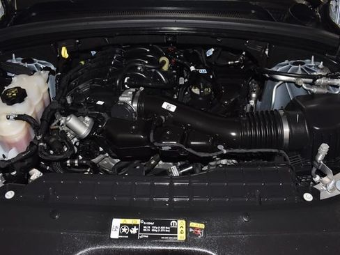 Used 2024 Jeep Grand Cherokee Altitude AWD/4WD image 13