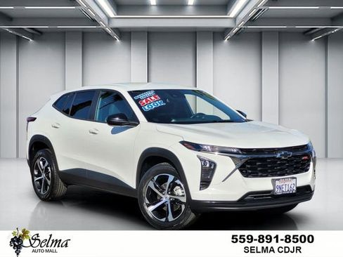 Used 2024 Chevrolet Trax RS FWD image 1