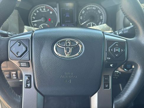 Used 2020 Toyota Tacoma TRD Off-Road w/ Technology Package AWD/4WD image 17