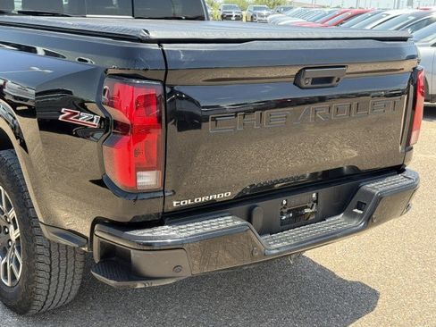 Used 2024 Chevrolet Colorado Z71 w/ Z71 Convenience Package 2 AWD/4WD image 17