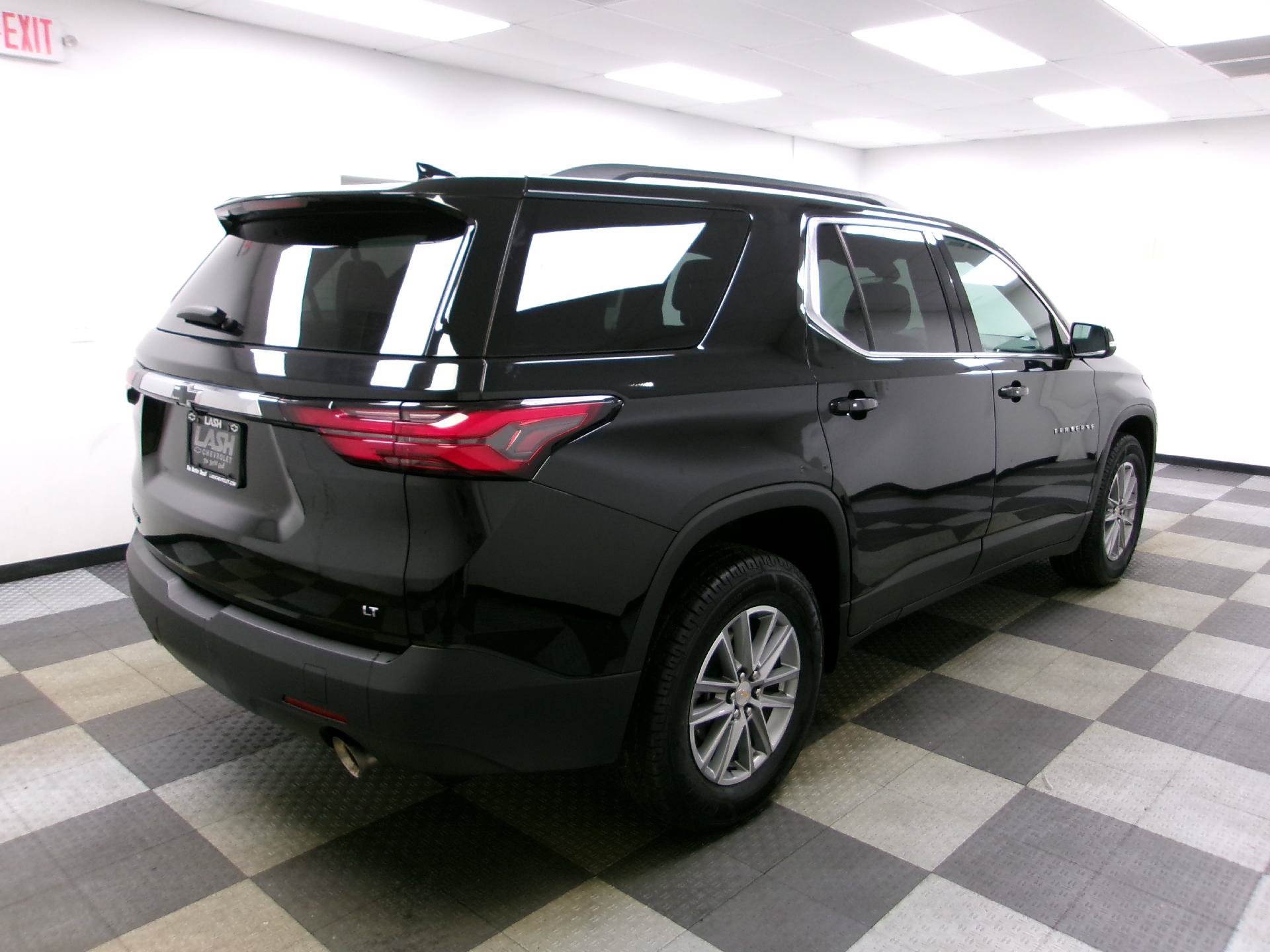 Used 2023 Chevrolet Traverse LT FWD image 14