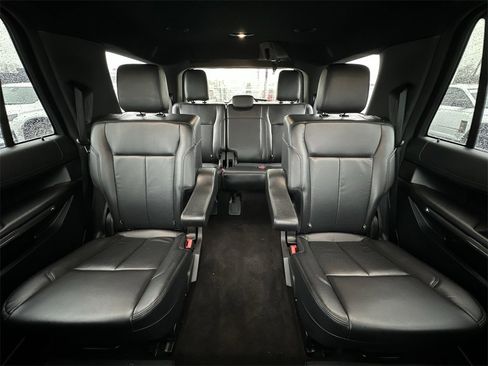 Used 2020 Ford Expedition XLT w/ Equipment Group 202A image 23