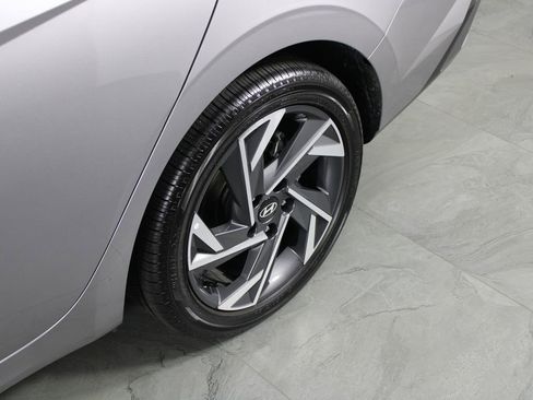 Used 2025 Hyundai Elantra SEL image 11