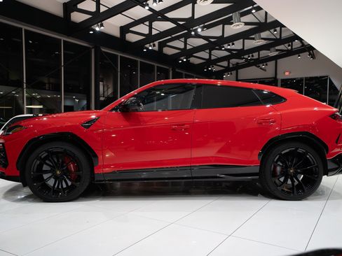 Used 2022 Lamborghini Urus AWD/4WD image 56