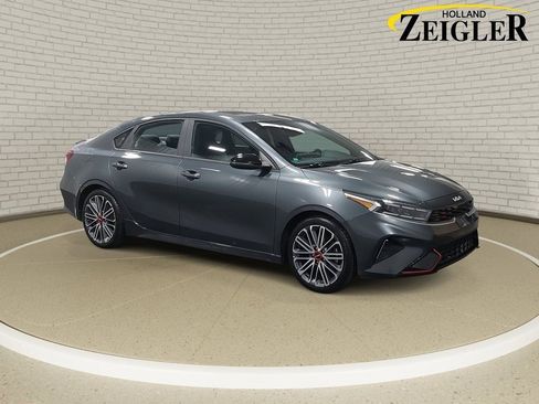 Used 2022 Kia Forte GT image 3