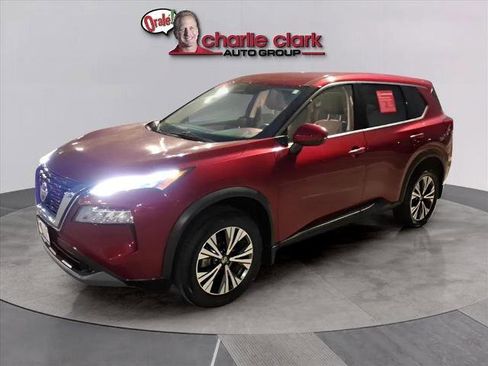 Used 2021 Nissan Rogue SV image 1